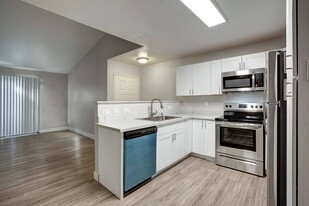 Reserve at Riverlake Apartments