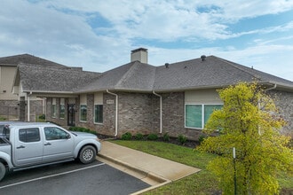 Parkside Apartments (TX) in Longview, TX - Foto de edificio - Building Photo
