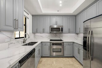 1650 Galiano St, Unit TH5 in Coral Gables, FL - Foto de edificio - Building Photo