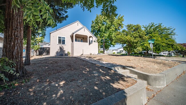 619 E Monte Vista Ave