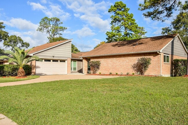 12402 Amado Dr in Houston, TX - Building Photo - Building Photo