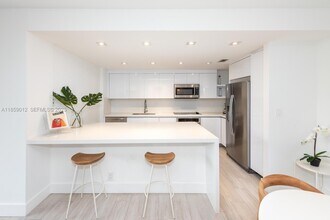 181 Crandon Blvd in Key Biscayne, FL - Building Photo - Building Photo