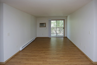 Westwood Apartments in Grand Forks, ND - Building Photo - Interior Photo