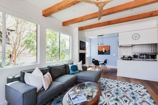 100 S Venice Blvd in Los Angeles, CA - Building Photo