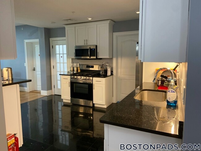 1778 Commonwealth Ave in Boston, MA - Building Photo - Building Photo