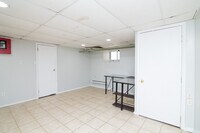 424 Tyson Ave, Unit Basement Unit photo'