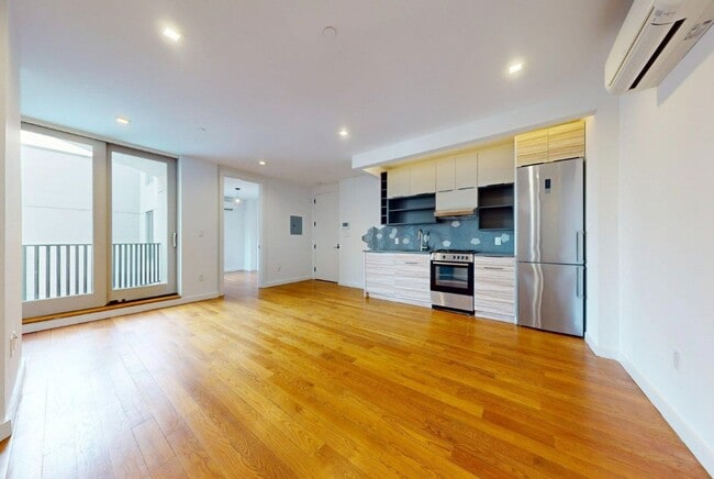 Myrtle Avenue in Brooklyn, NY - Foto de edificio - Building Photo