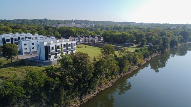 910 Youngs Ln in Nashville, TN - Building Photo - Building Photo