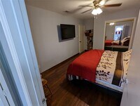 4604 Gunter St photo'