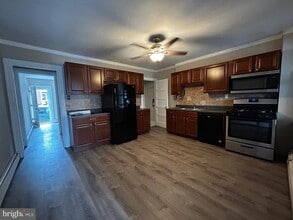 73 W 5th St in Bridgeport, PA - Building Photo - Building Photo