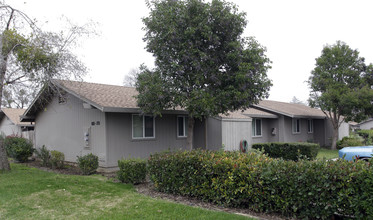 Summertree Apartments in Woodland, CA - Building Photo - Building Photo