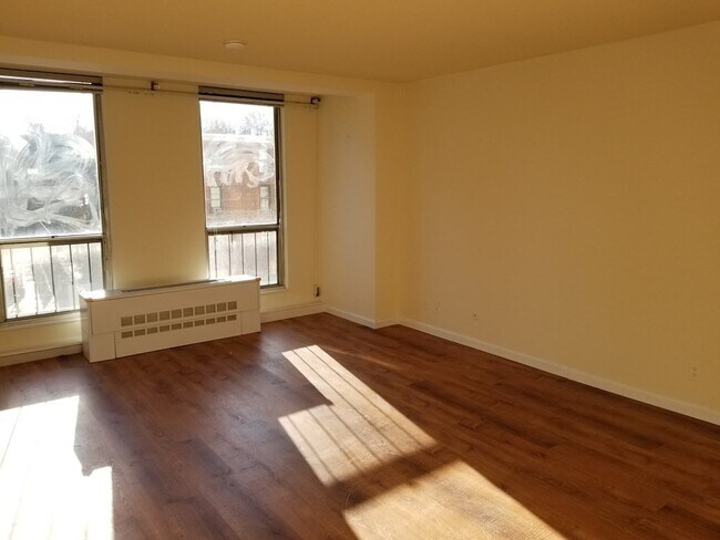 8 Juniper St, Unit 55U in Brookline, MA - Foto de edificio - Building Photo