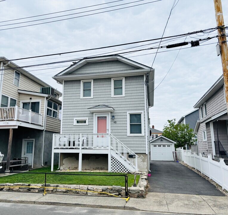 48 Milesfield Ave in Milford, CT - Building Photo