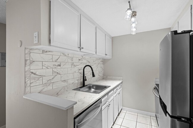 799 Dahlia St in Denver, CO - Building Photo - Building Photo