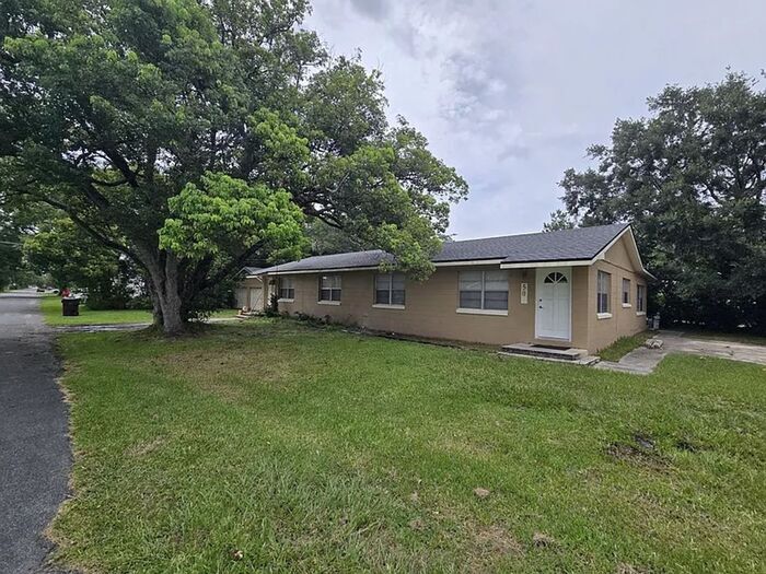 50 6th St in St. Cloud, FL - Building Photo