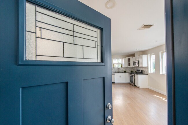 635 N Harvard Blvd, Unit 635.50 in Los Angeles, CA - Foto de edificio - Building Photo