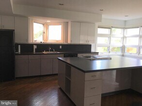 5407 Roosevelt St in Bethesda, MD - Building Photo - Building Photo