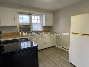 106 1/2 Burton Ave in Nutter Fort, WV - Building Photo - Building Photo