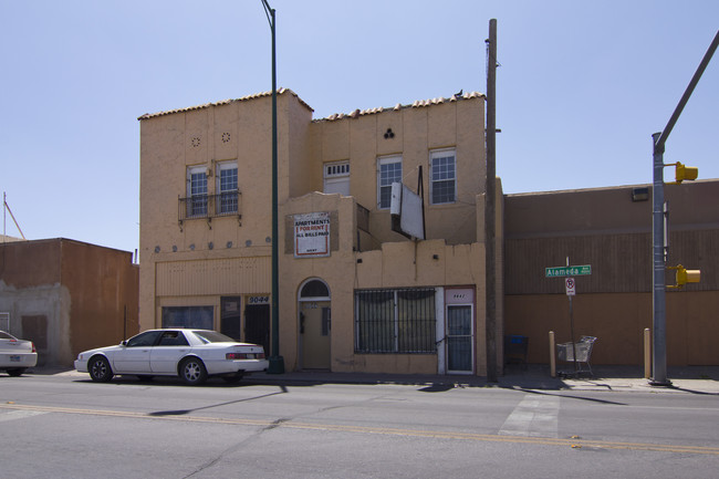 9044 Alameda Ave in El Paso, TX - Building Photo - Building Photo