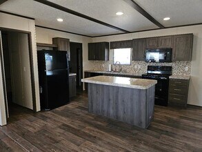 482 McDonald Ln W in Cedar Creek, TX - Building Photo - Building Photo