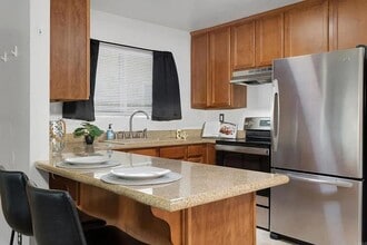 830 W Lincoln Ave in Escondido, CA - Building Photo - Building Photo