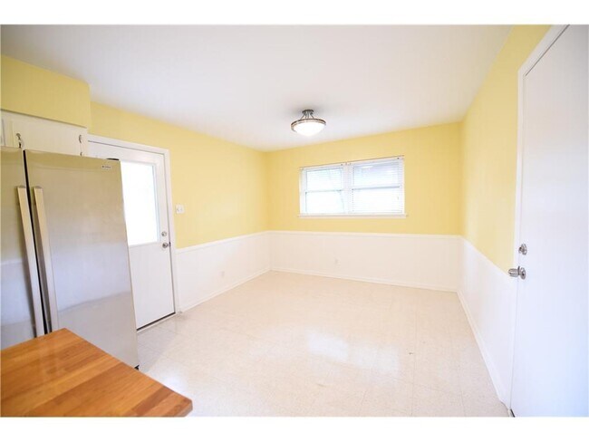 property at 1225 Delmont Dr