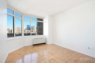 420 W 42nd St, Unit APT 23B in New York, NY - Foto de edificio - Building Photo