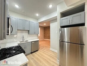 423 W Belden Ave, Unit M06B in Chicago, IL - Foto de edificio - Building Photo