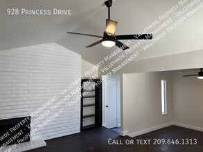 928 Princess Dr in Stockton, CA - Building Photo - Building Photo