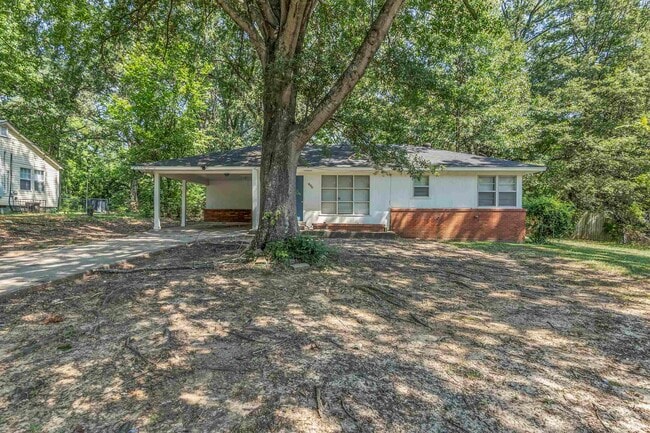 property at 800 Lydgate Rd