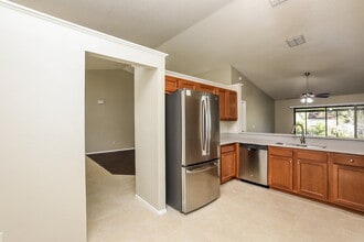 806 E Charing Cross Cir in Lake Mary, FL - Building Photo - Building Photo