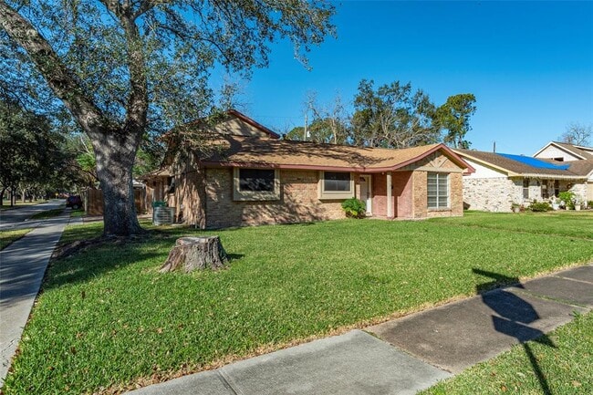 2720 Blueberry Ln in Pasadena, TX - Building Photo - Building Photo
