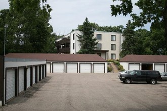 WW Apartments in Apple Valley, MN - Building Photo - Building Photo