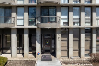 Lilac Ledge Apartments in Waukegan, IL - Foto de edificio - Building Photo