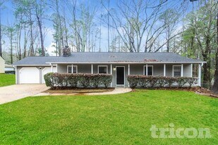 285 Fireside Way in Fairburn, GA - Building Photo