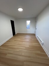 128 E 22nd St, Unit B in Chester, PA - Foto de edificio - Building Photo