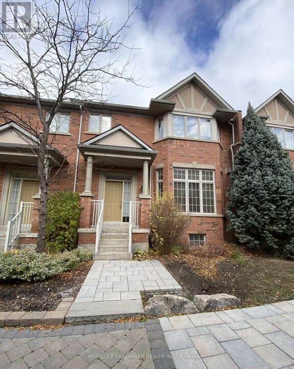 157 Legends Way in Markham, ON - Building Photo