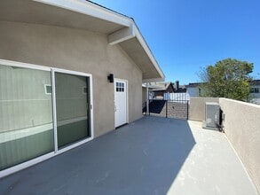 420 Heliotrope Ave in Newport Beach, CA - Building Photo - Building Photo