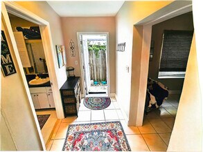 903 SE 14th St, Unit Studio in Fort Lauderdale, FL - Building Photo - Building Photo