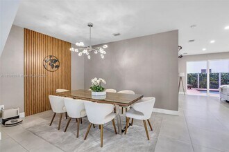 7534 NW 98th Ave in Doral, FL - Building Photo - Building Photo