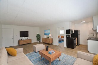 5255 Blakeslee Ave in Los Angeles, CA - Building Photo - Building Photo