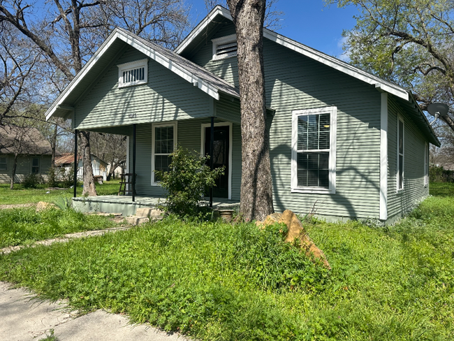 1025 E Tennie St in Gainesville, TX - Building Photo - Building Photo