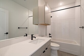 100 Mockingbird Ln in Sunset Valley, TX - Building Photo - Building Photo