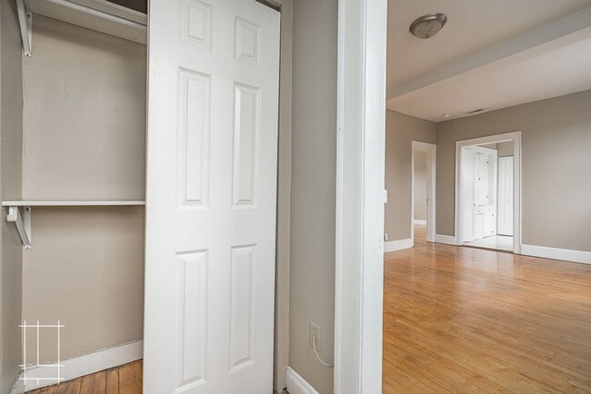 2487-2491-2491 Summit St in Columbus, OH - Building Photo - Building Photo