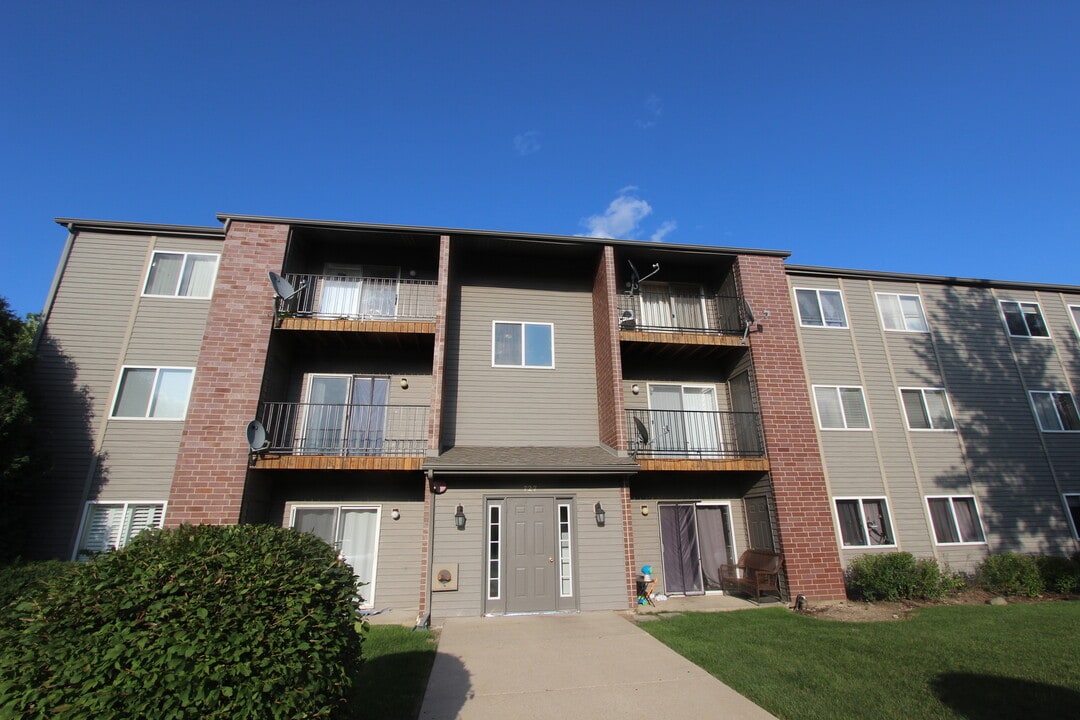 727 Elm Ln in Woodstock, IL - Building Photo