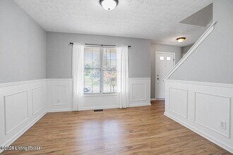 6701 Bluffview Cir in Louisville, KY - Building Photo - Building Photo