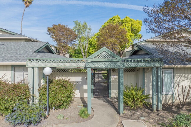 725 Auburn Pl in Hayward, CA - Building Photo - Building Photo