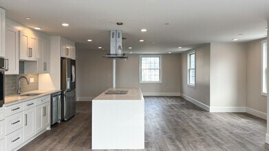 131 Cambridge St in Burlington, MA - Building Photo - Building Photo