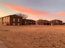 407 N Edwards St in Hollis, OK - Building Photo