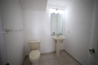 8826 W Flagler St in Miami, FL - Building Photo - Building Photo